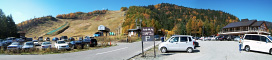 乗鞍高原の黄葉・紅葉「三本滝駐車場」のパノラマ風景写真